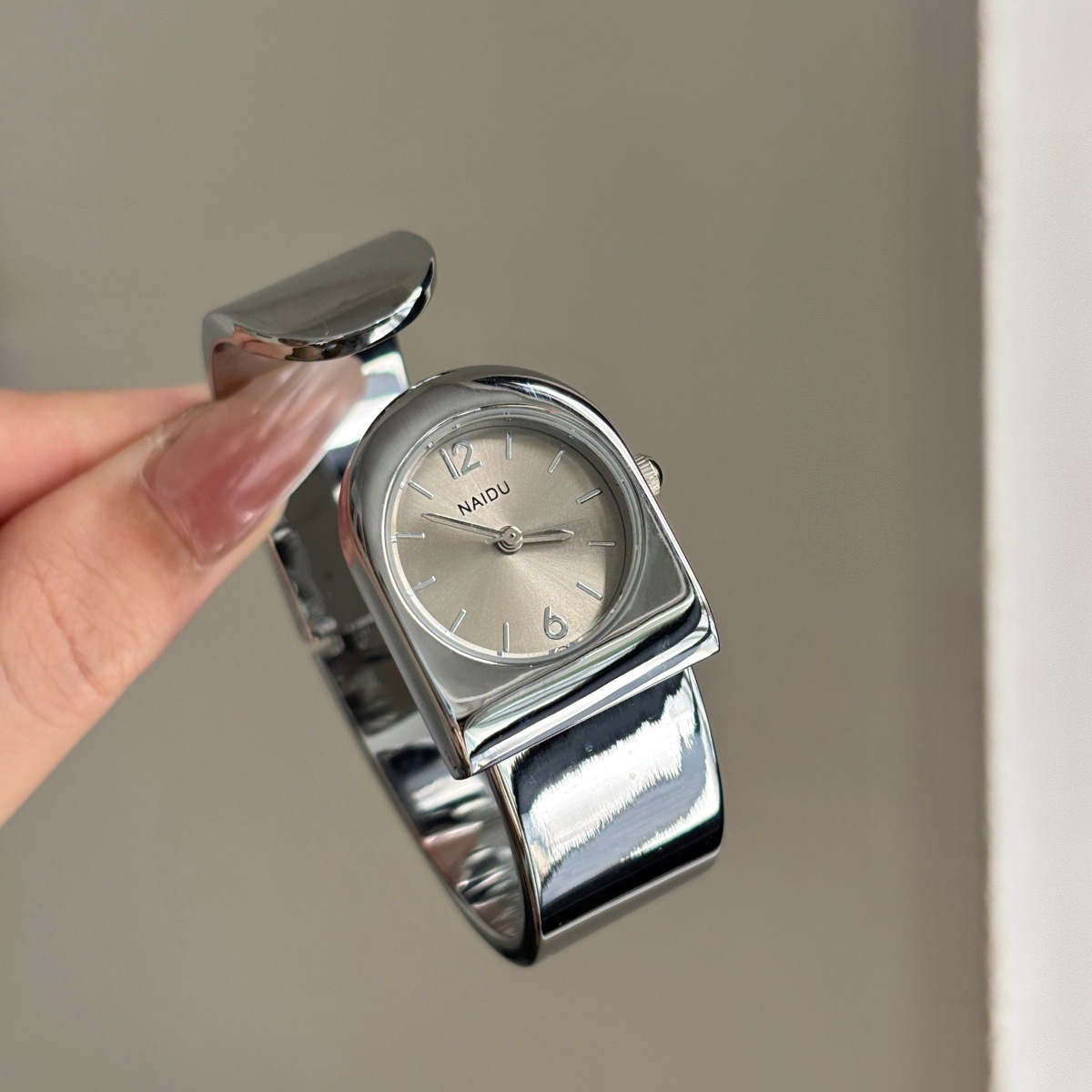 2026年新作ゴールドブレスレットウォッチ レディース高級高 - Luxury Watch Levels のレビューと価格