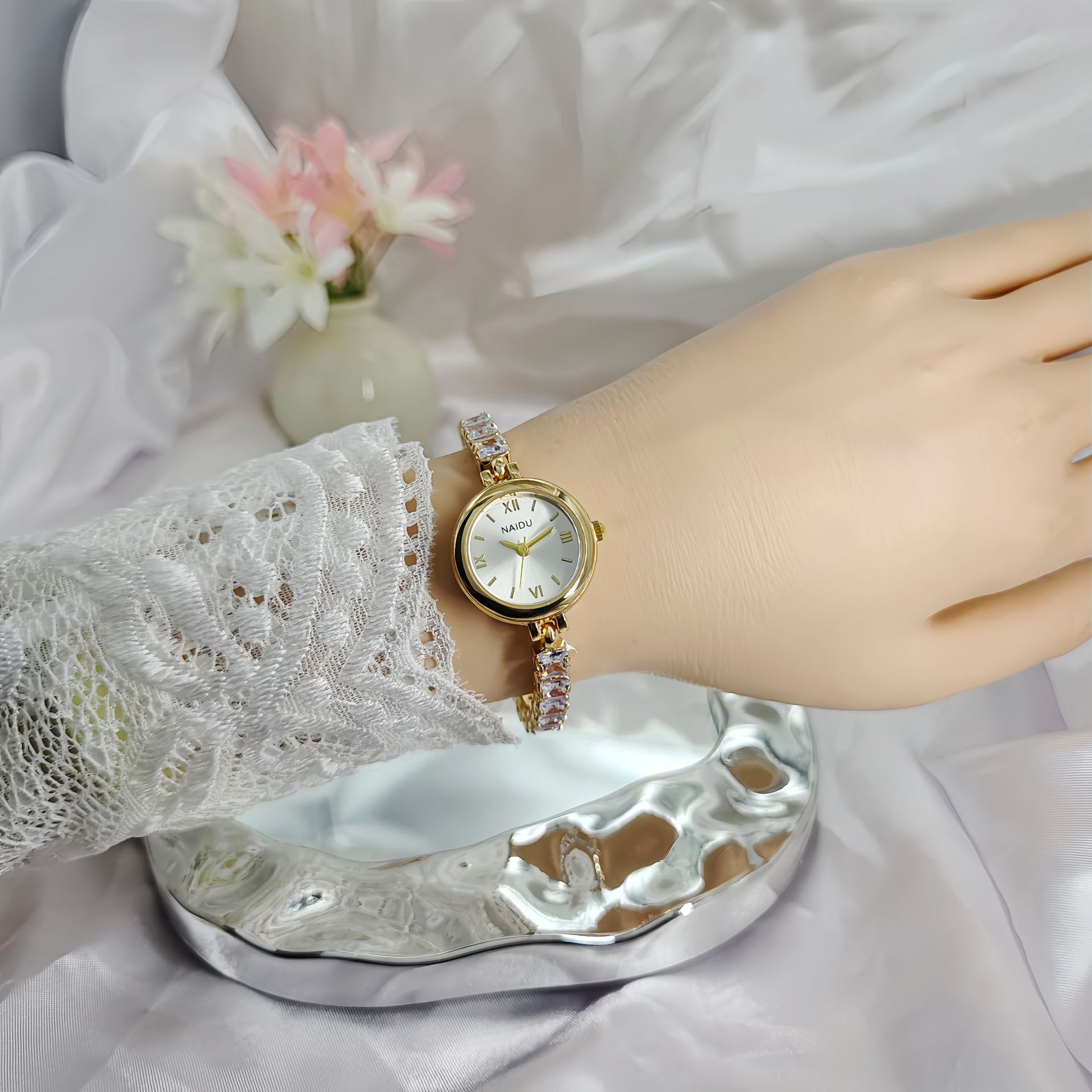 新しいファッションのダイヤモンドがちりばめられた女性用ブレス - Luxury Watch Levels のレビューと価格